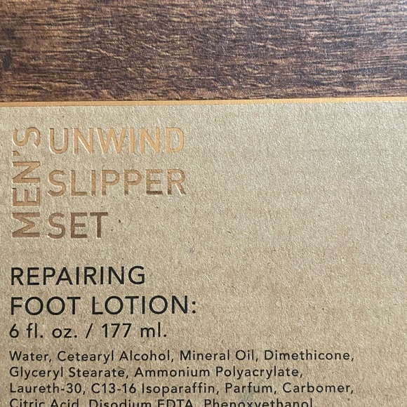 Men’s Unwind Foot Care & Slipper Set - Picture 8 of 8